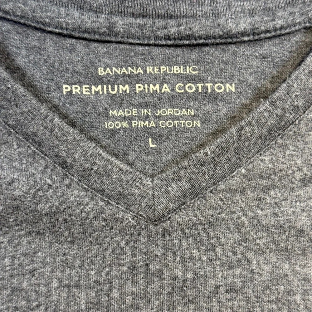 Banana Republic Mens Premium Pima Cotton V-Neck T-Shirt Gray Large Short Sleeve